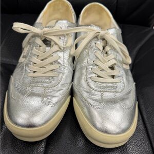 Sam Edelman Ivey Metallic Silver Leather Low-Top Sneakers